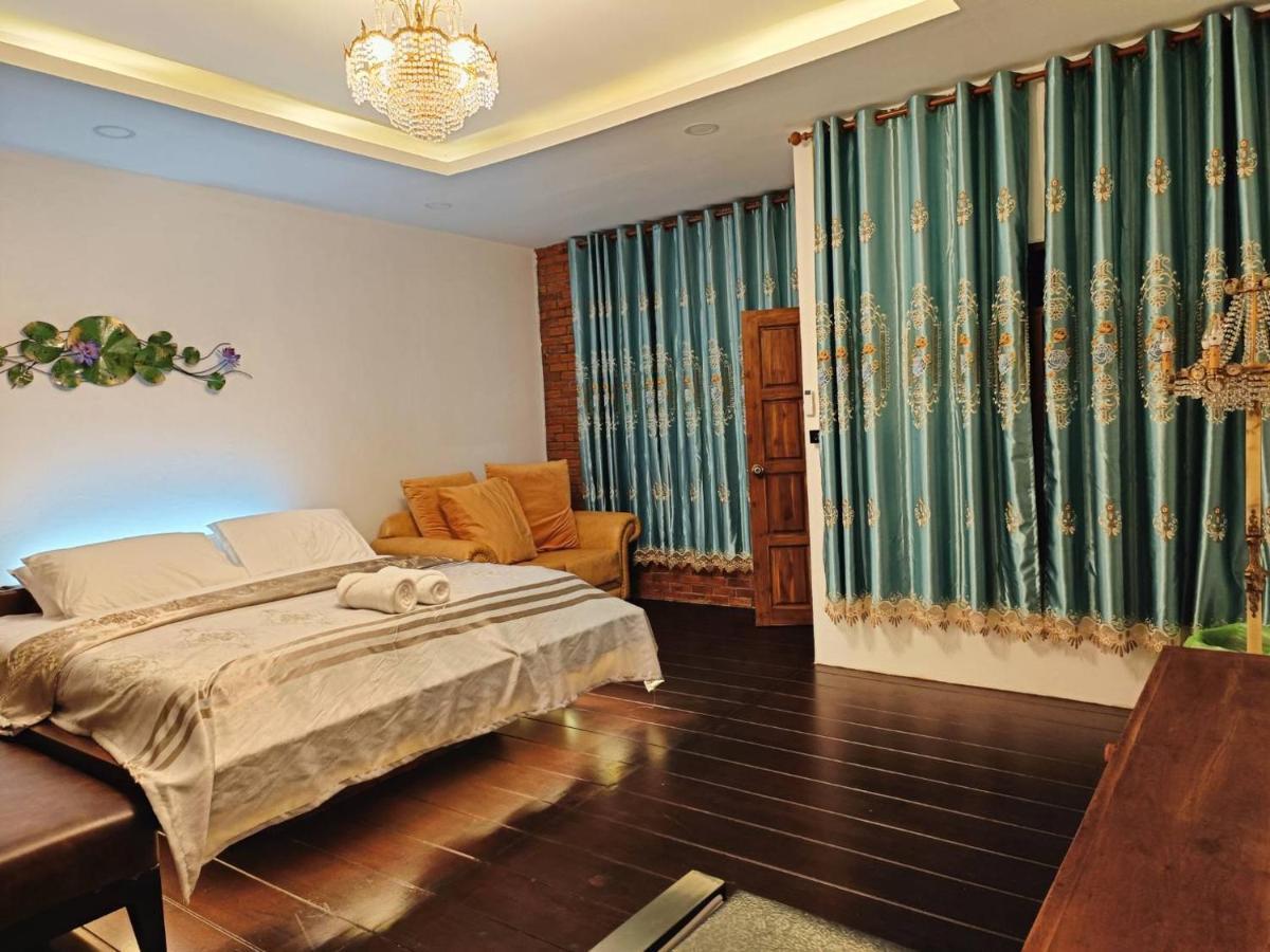 Tasana Garden Saraphi ทาซาน่าการ์เด้น สาขาสารภี Séjour chez l'habitant *