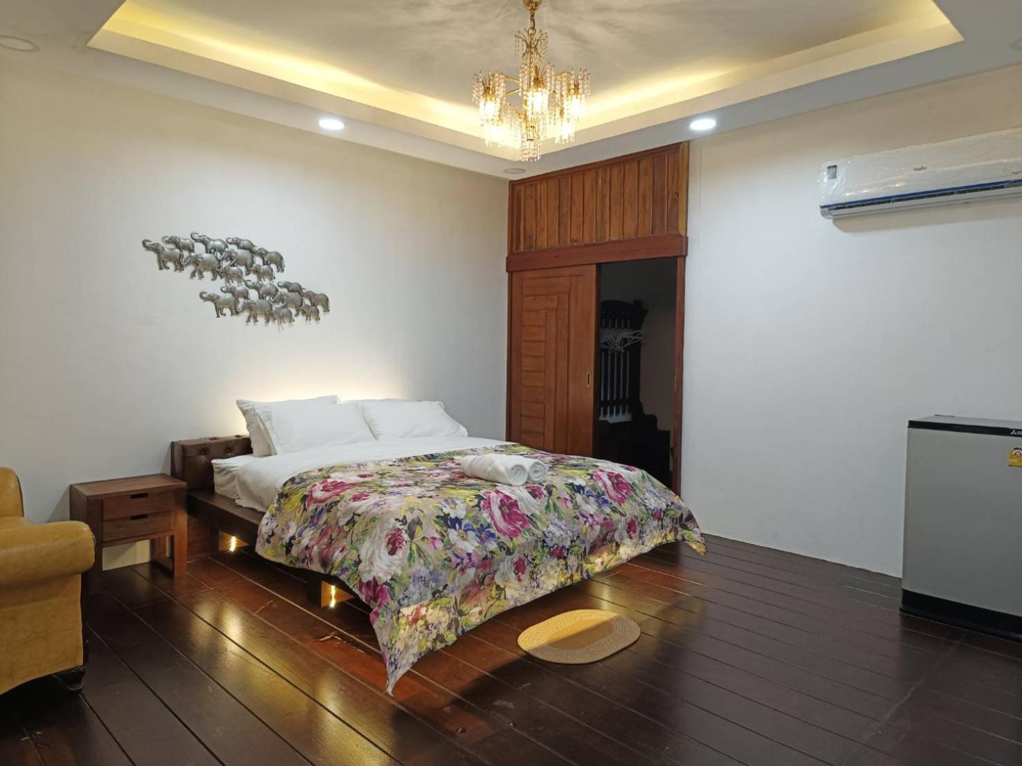 Tasana Garden Saraphi ทาซาน่าการ์เด้น สาขาสารภี Séjour chez l'habitant *